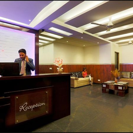 Hotel Anand International New Delhi Bagian luar foto