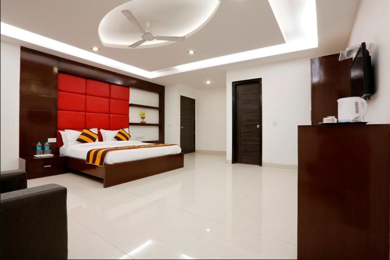 Hotel Anand International New Delhi Bagian luar foto