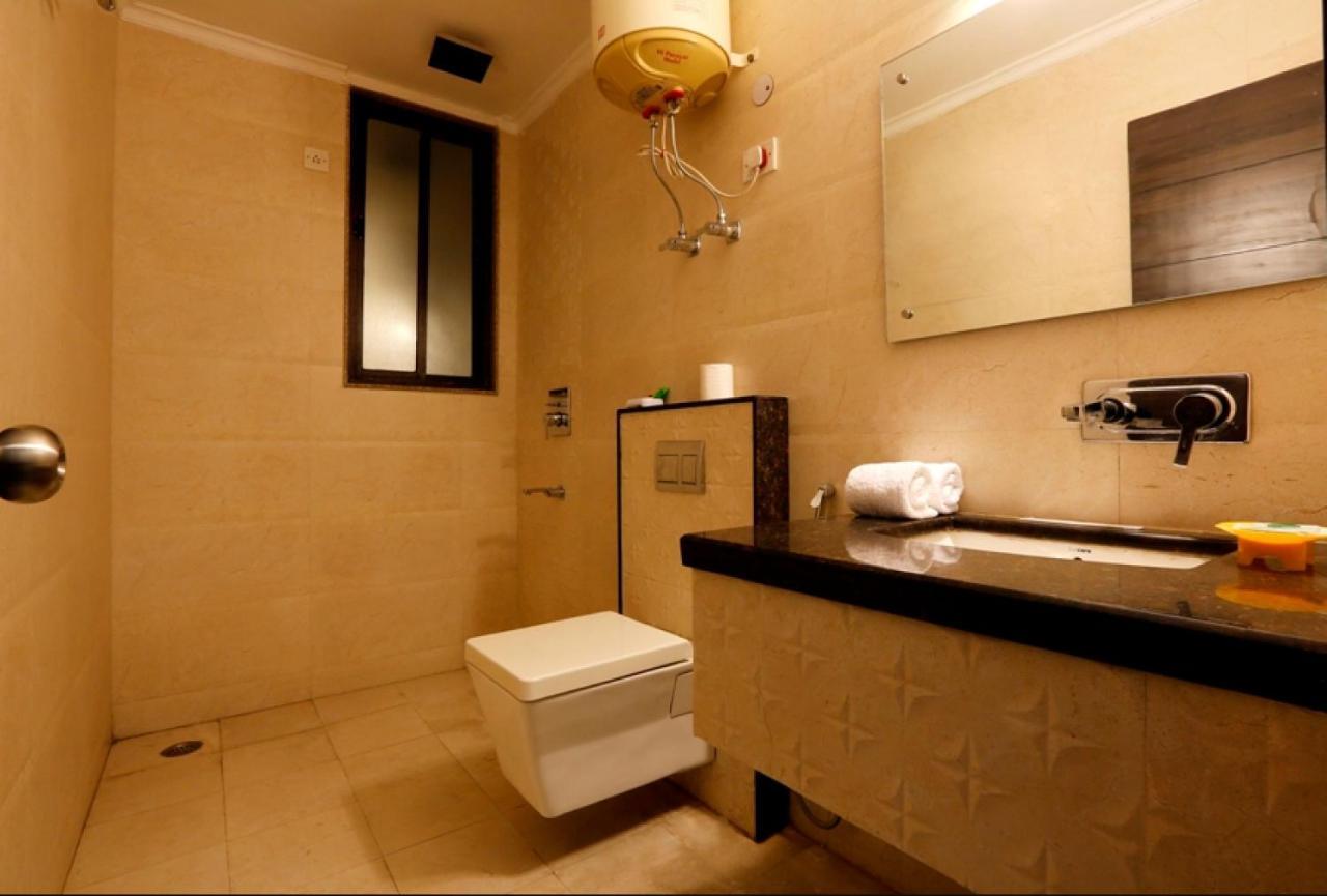 Hotel Anand International New Delhi Bagian luar foto